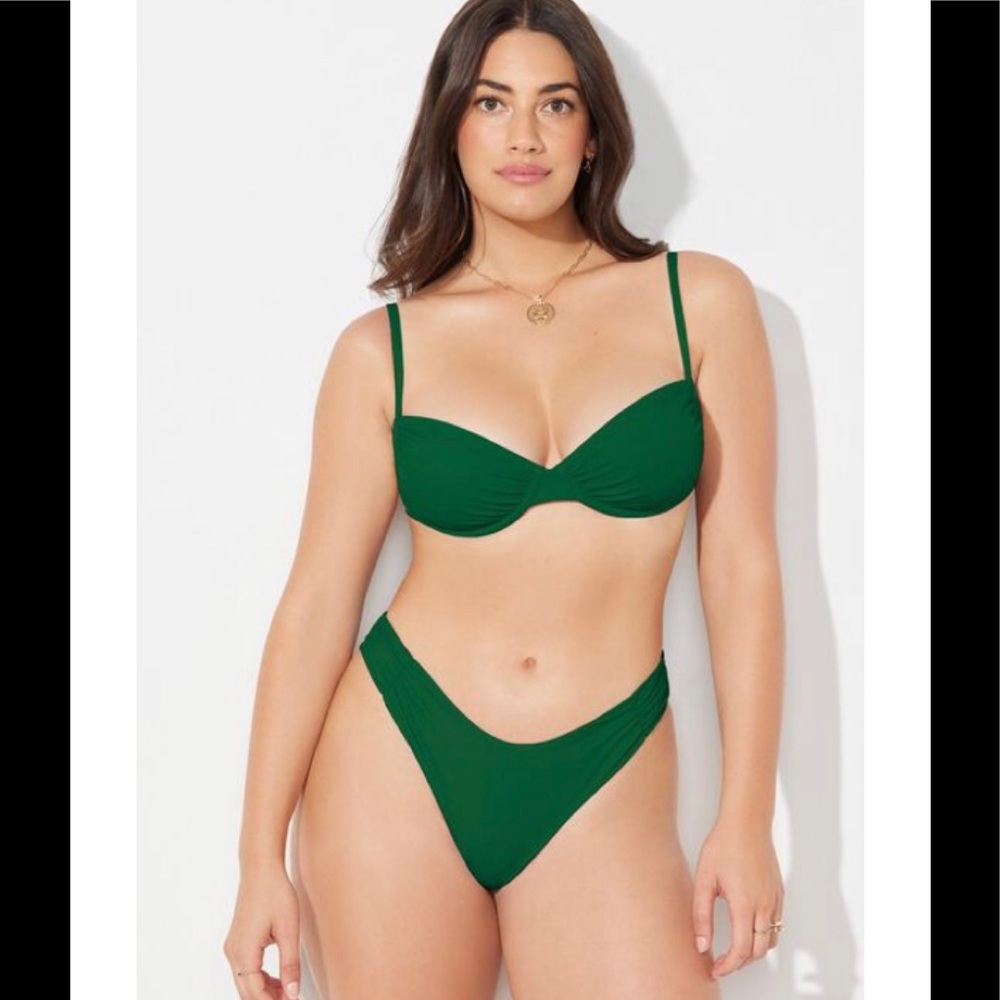 Green bikini - Picture 3 of 6
